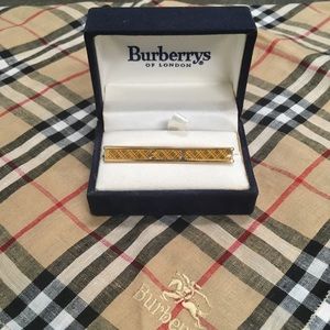 - Burberrys of London Gold and Nova Check Tie clip